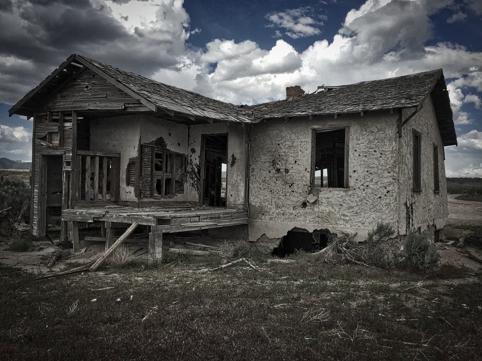 abandoned-house-2263131_1920